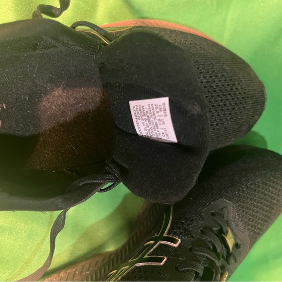 Well loved ASICS - Picture 5 of 5